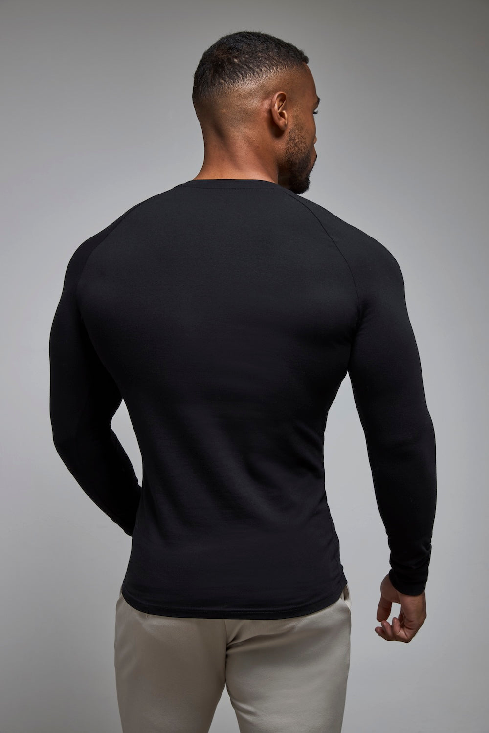 Muscle Fit Long Sleeve T-Shirt in Black