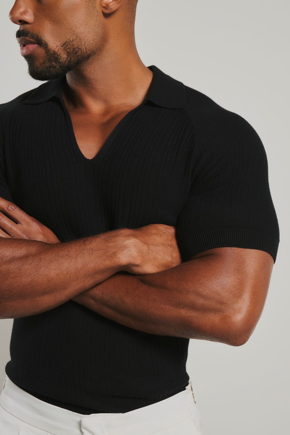 Textured Knitted V-Neck Open Collar Polo Shirt in Black