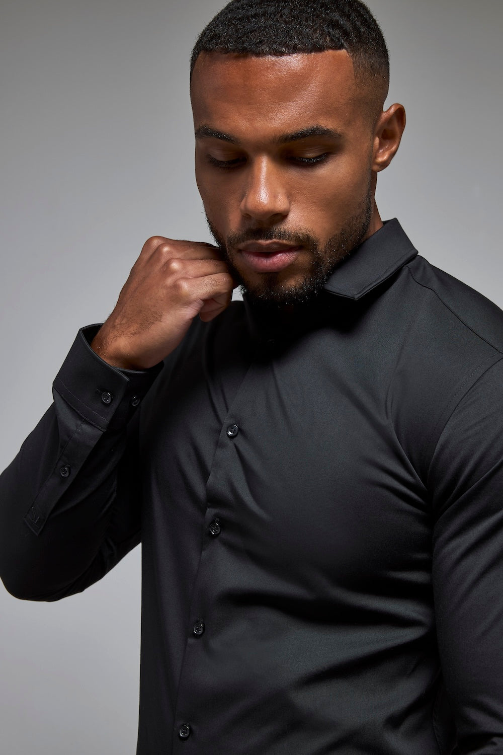 Muscle Fit Dress Shirt in Black