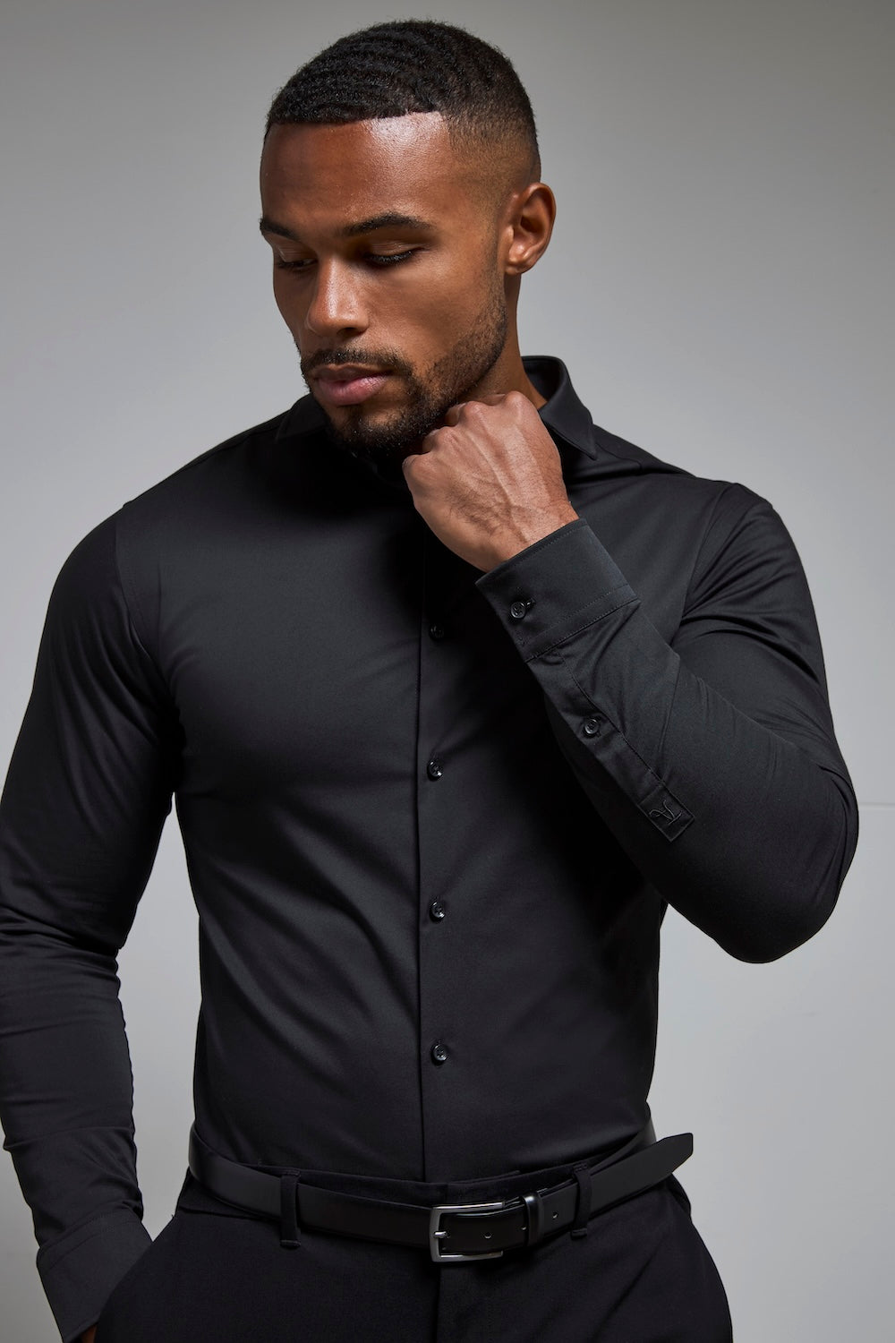 Muscle Fit Dress Shirt in Black