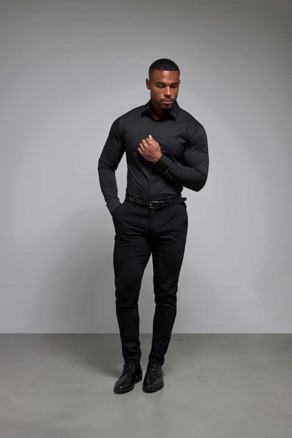Muscle Fit Dress Shirt in Black