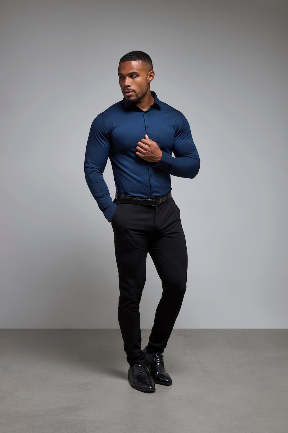 Muscle Fit Dress Shirt in Navy Blue
