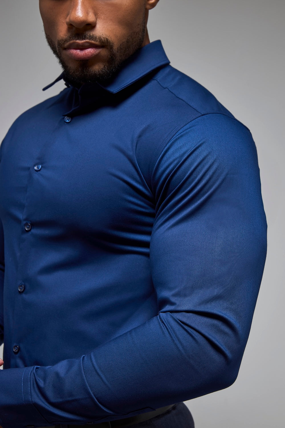 Muscle Fit Dress Shirt in Navy