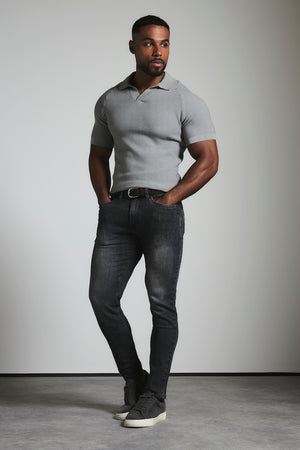 Muscle Fit Stretch Jeans in Grey