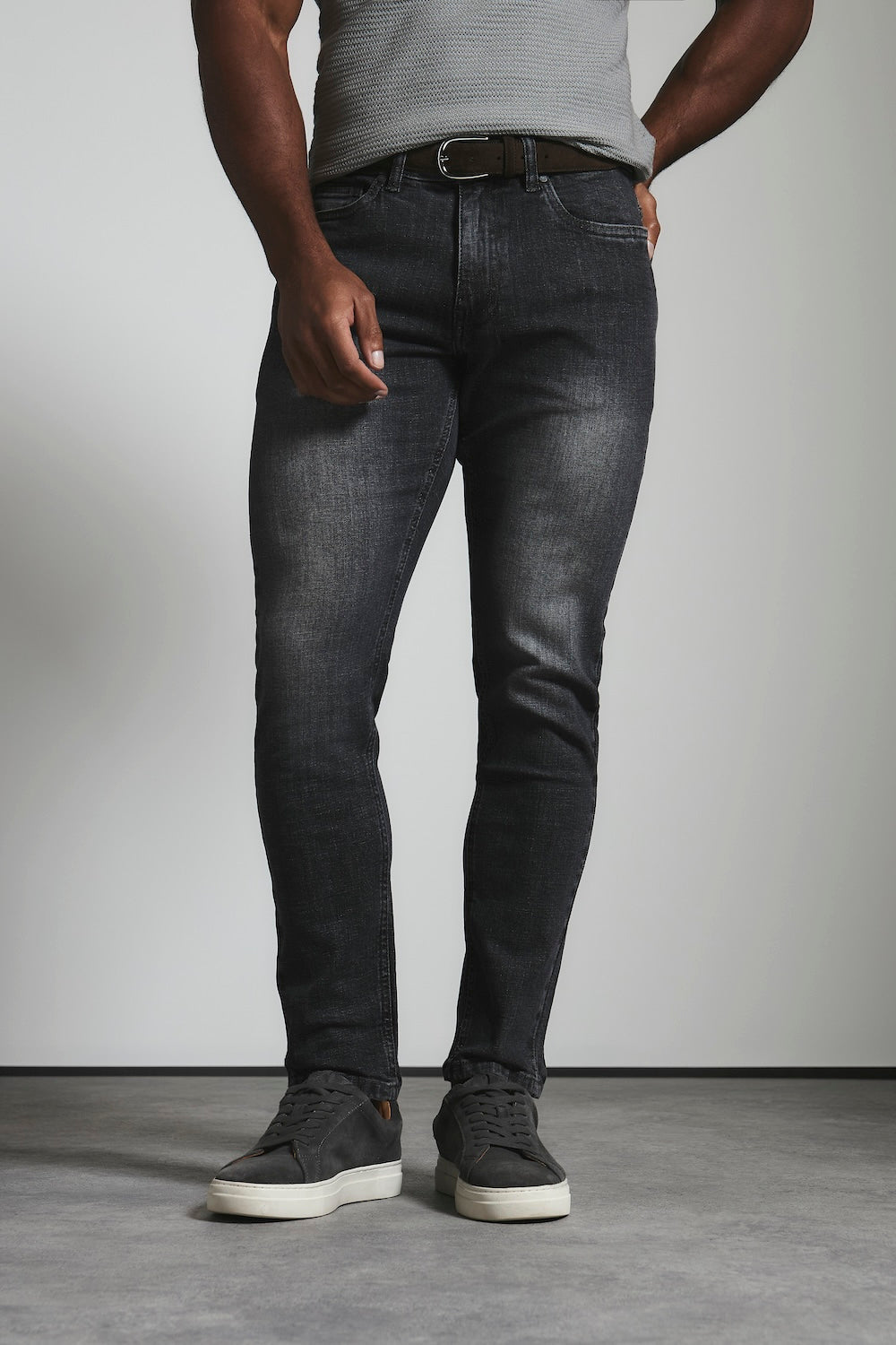 Muscle Fit Stretch Jeans in Grey