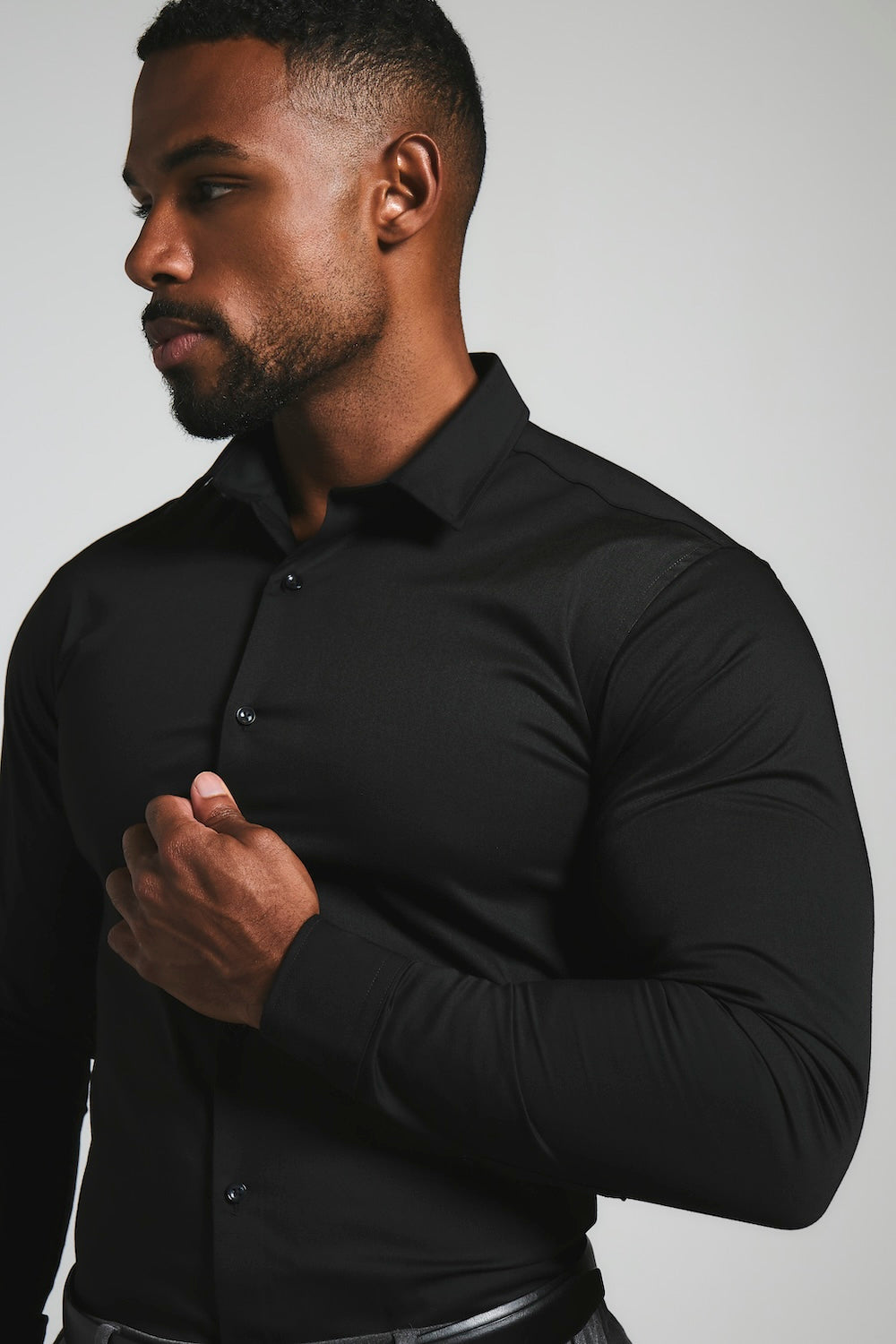 Muscle Fit Dress Shirt in Black