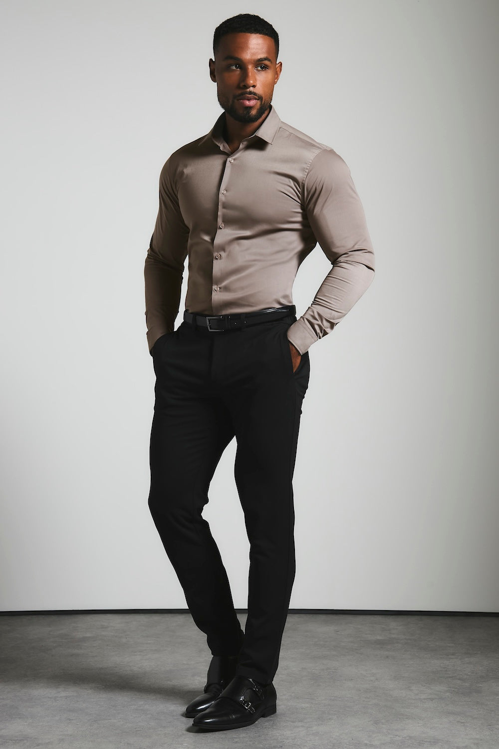 Muscle Fit Dress Shirt in Mocha