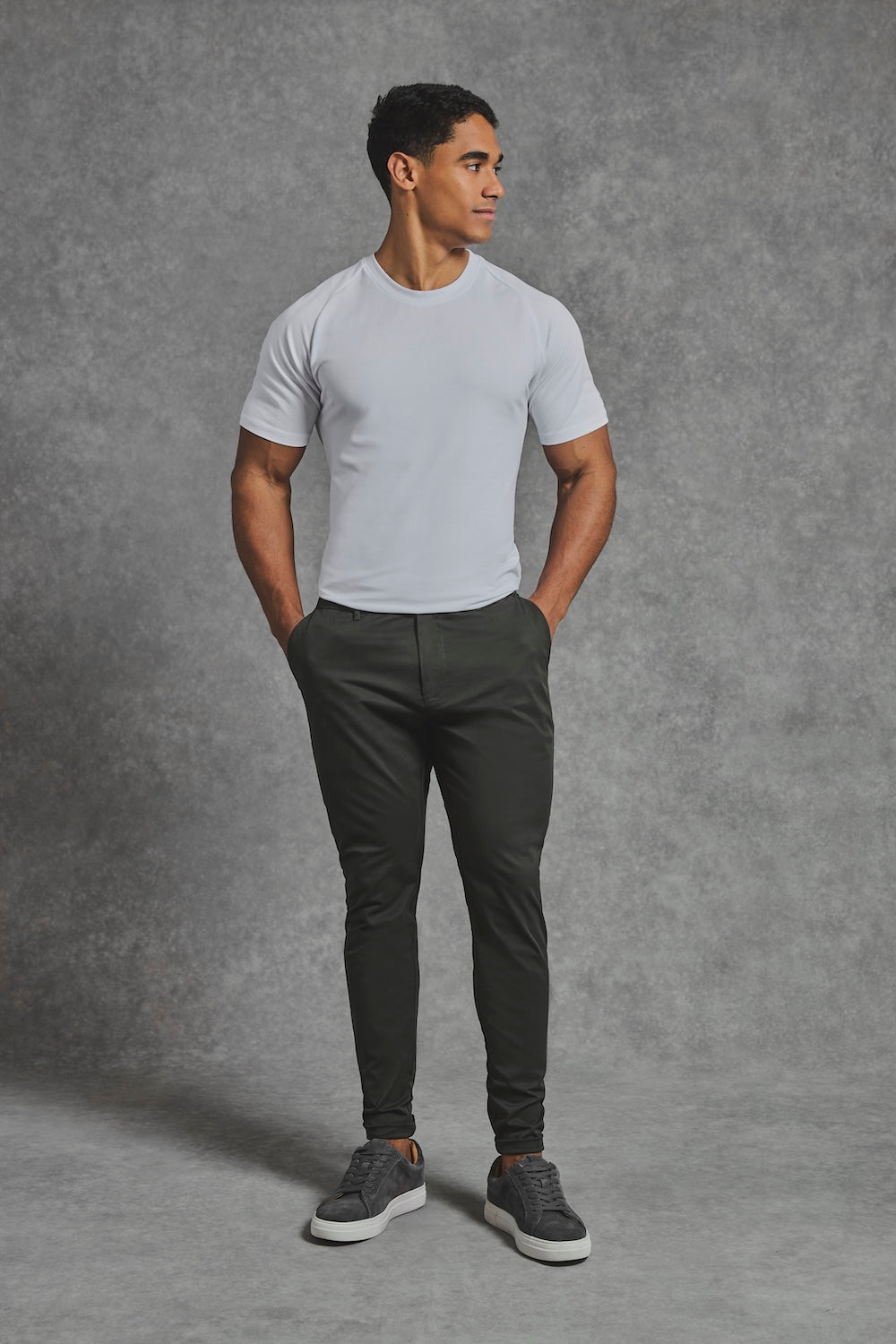 Muscle Fit Cotton Stretch Chino Trouser in Dark Khaki