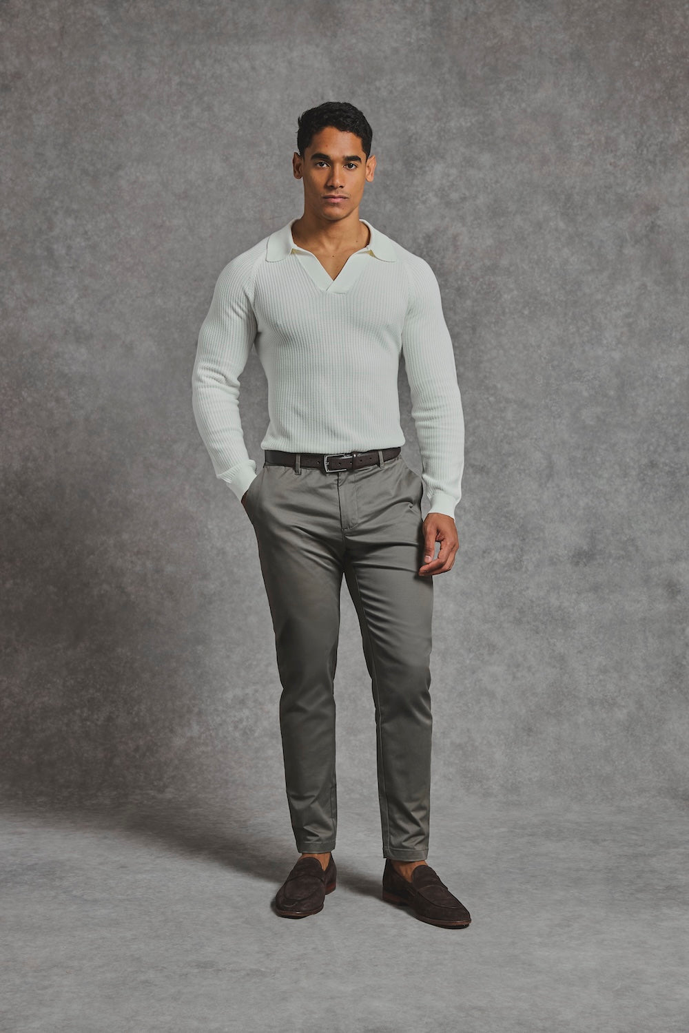 Muscle Fit Cotton Stretch Chino Trouser in Khaki