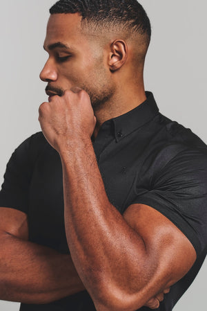 Muscle Fit Short Sleeve Signature Shirt in Black