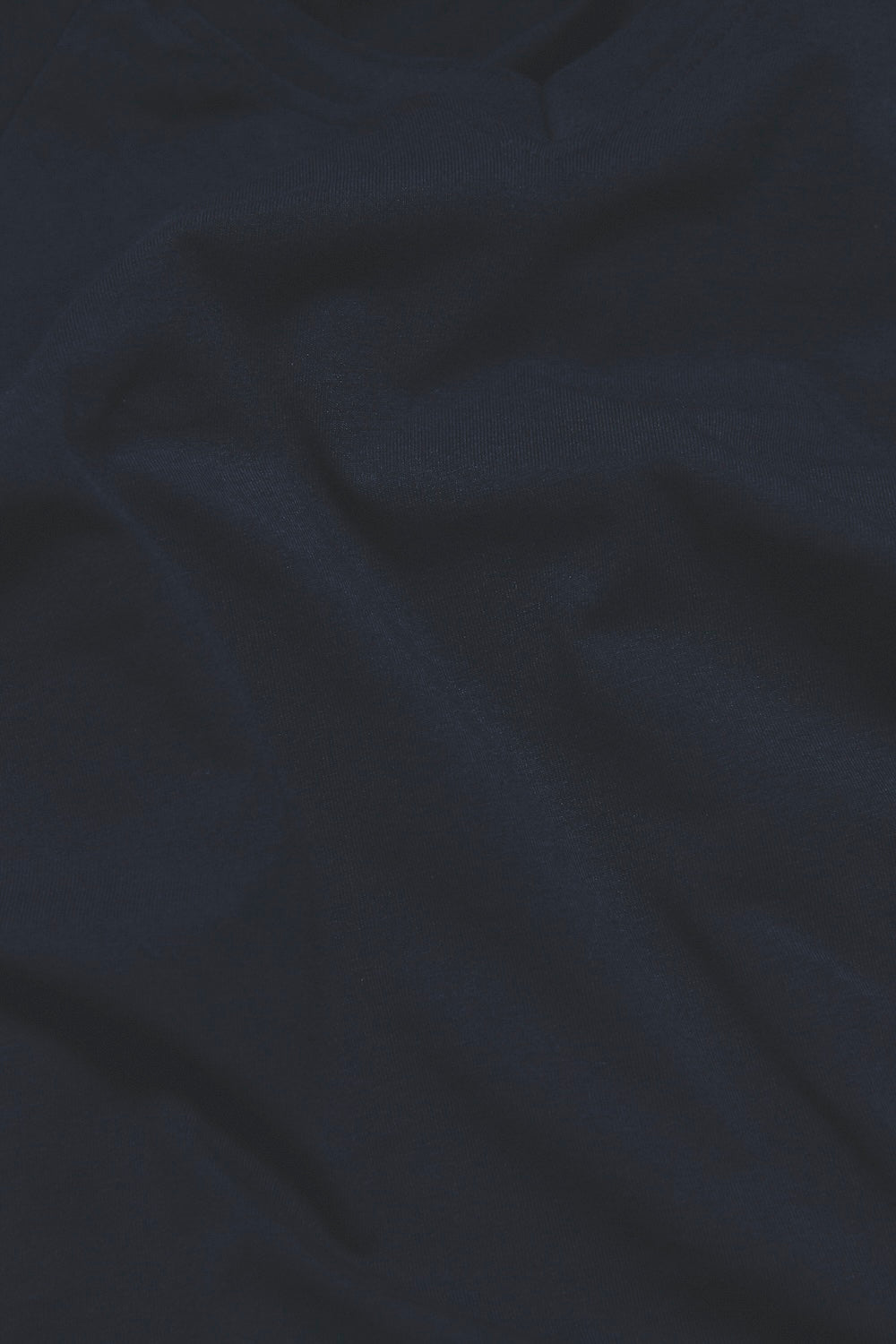 Muscle Fit V-Neck in Navy