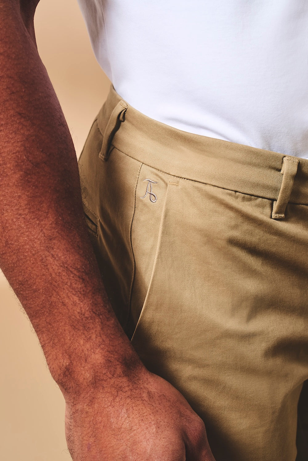 Muscle Fit Stretch Chino Shorts in Dark Sand