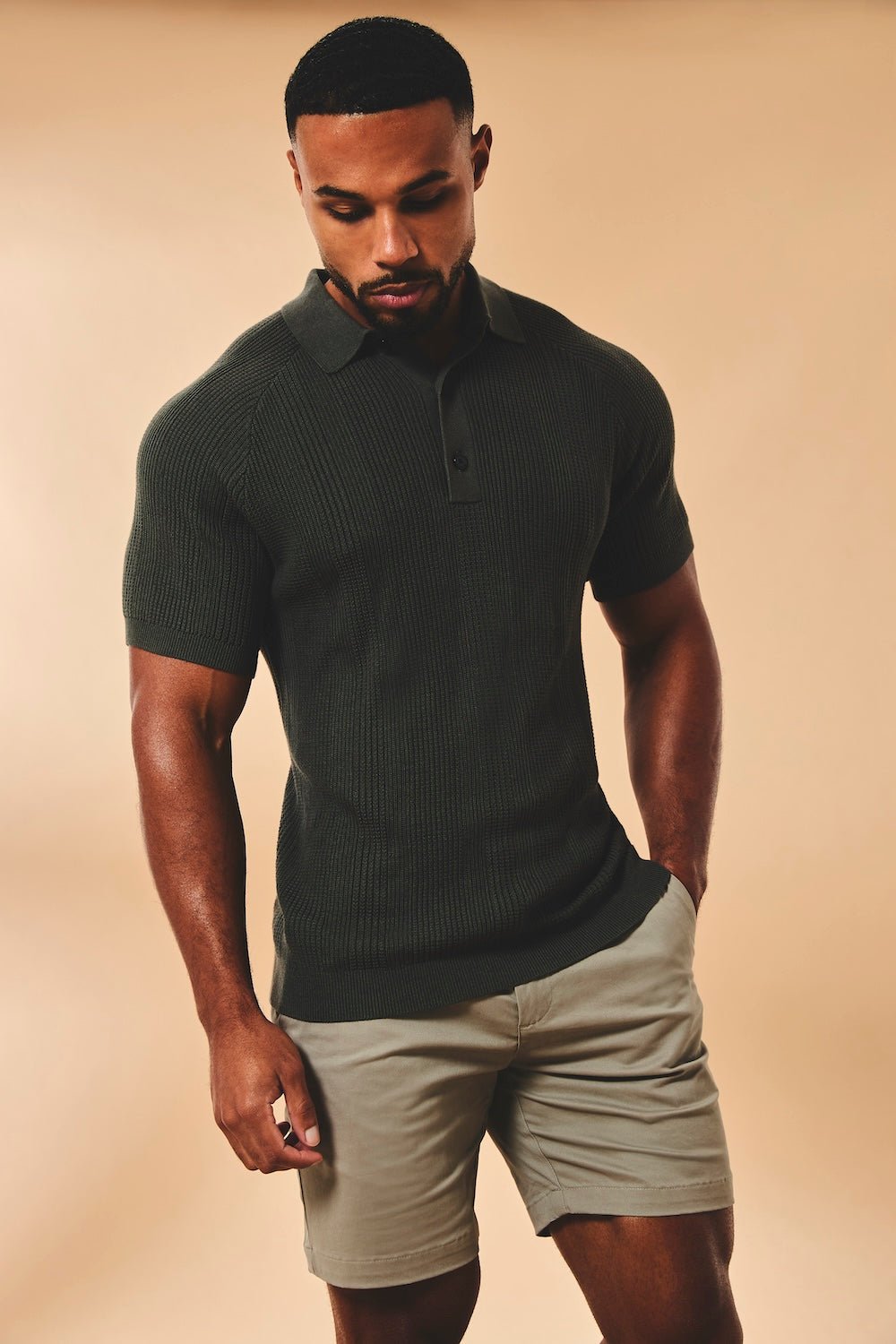 Muscle Fit Stretch Chino Shorts in Soft Khaki