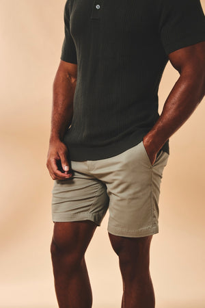 Muscle Fit Stretch Chino Shorts in Soft Khaki