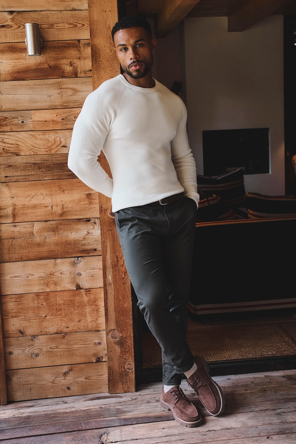 Muscle Fit Cotton Stretch Chino Trouser in Dark Khaki
