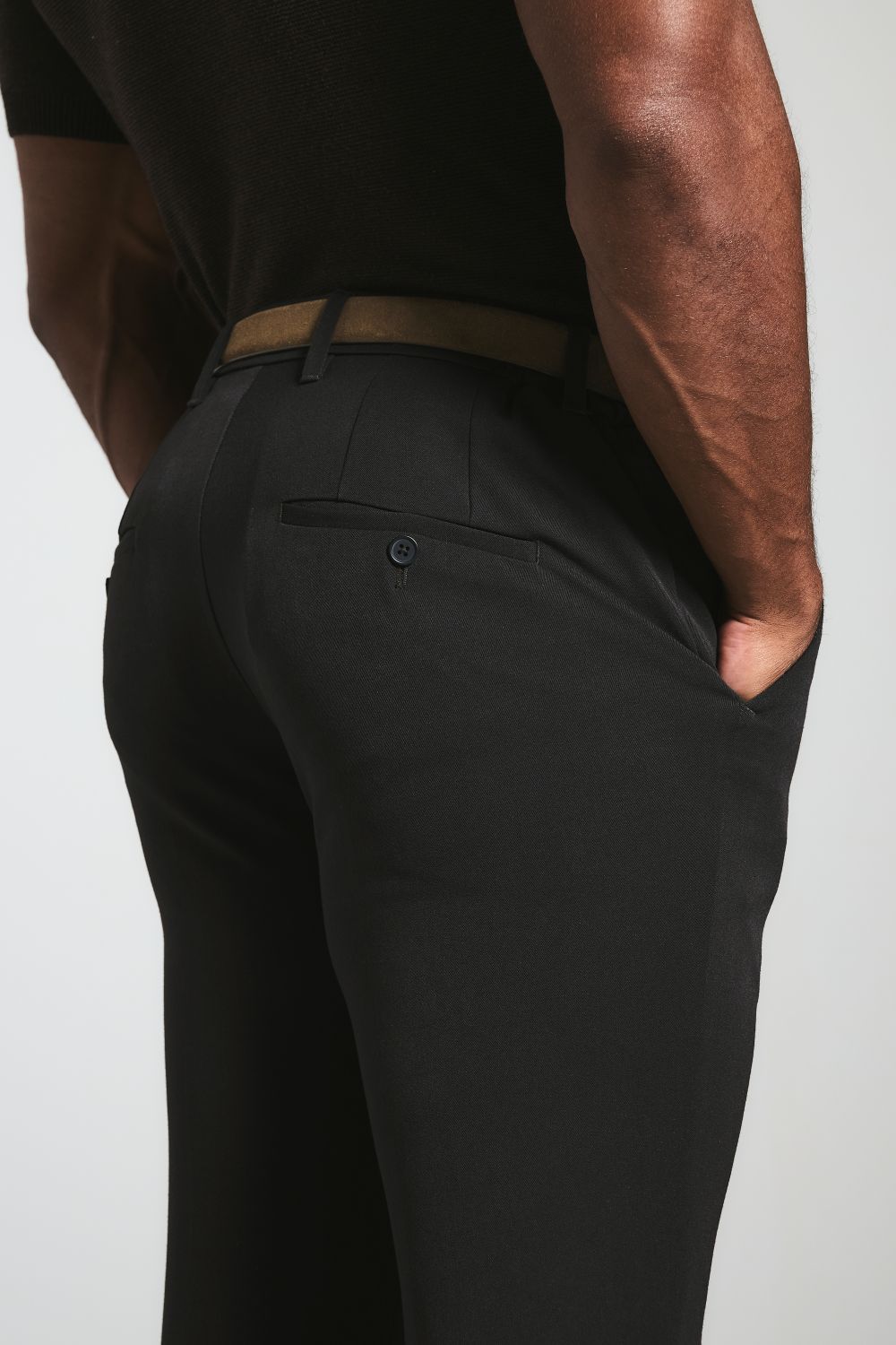 Muscle Fit Essential Trouser in Dark Chocolate