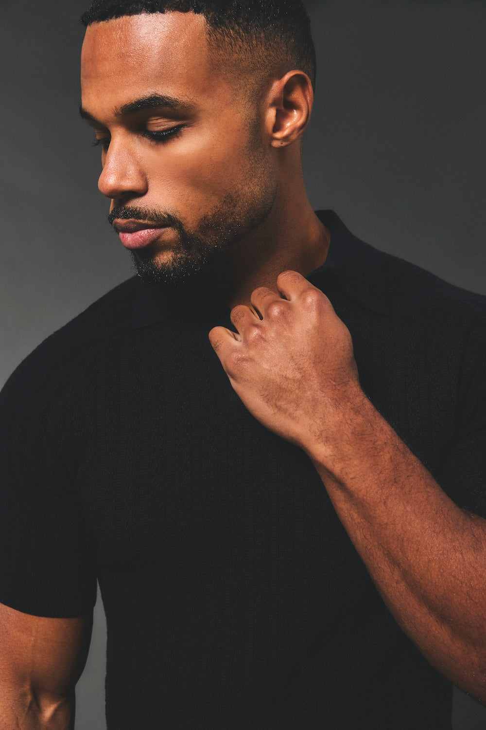 Vertical Stripe Knitted Open Collar Polo Shirt in Black