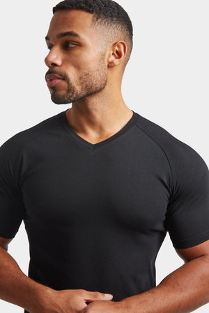 Premium Muscle Fit V-Neck in Black - TAILORED ATHLETE - ROW
